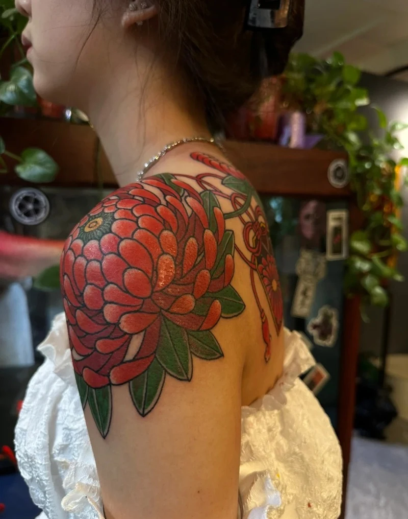 Hình xăm hoa cúc nữ độc đáo mới lạ