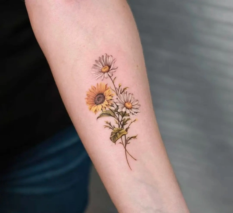 Hình xăm hoa cúc nữ mang cảm giác thoải mái