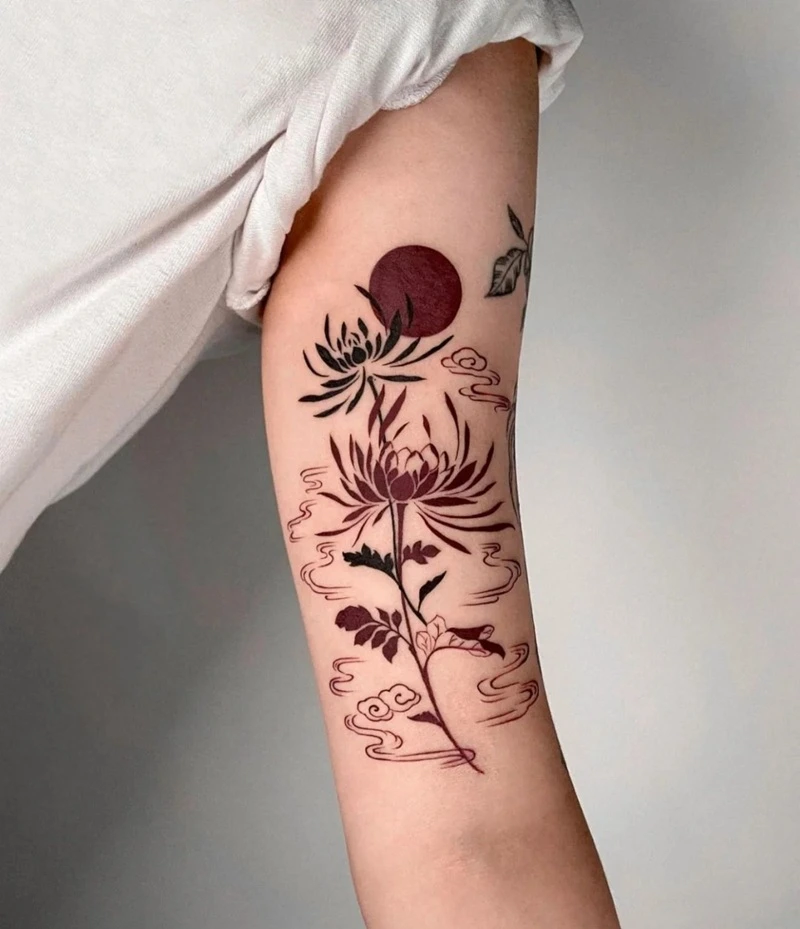Hình xăm hoa cúc nữ nổi bật nhưng tinh tế