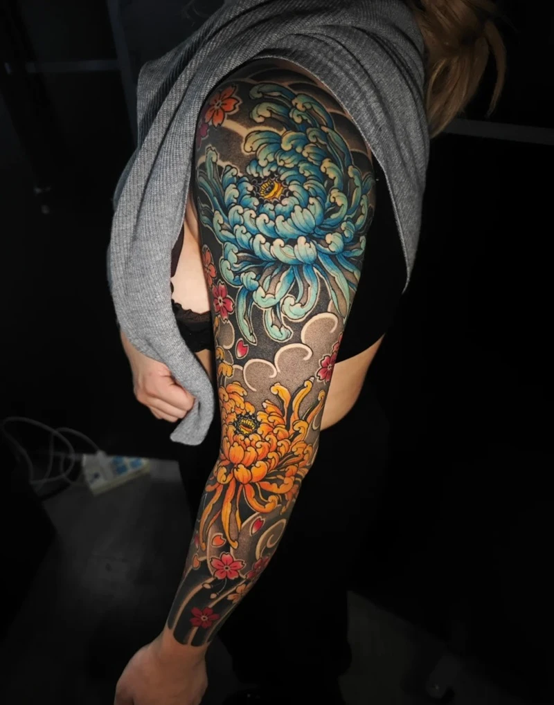 Hình xăm hoa cúc nữ phong cách Hàn Quốc