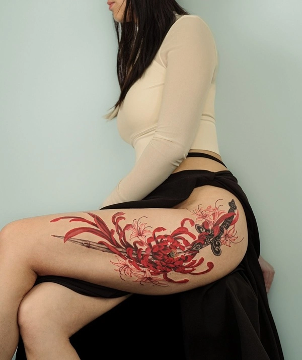 Hình xăm hoa lá kèm linh vật sang trọng