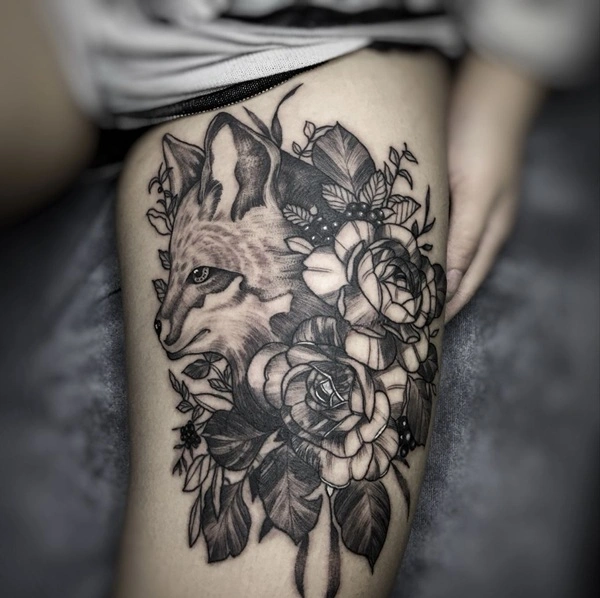 Hình xăm hoa lá kết hợp hổ linh vật