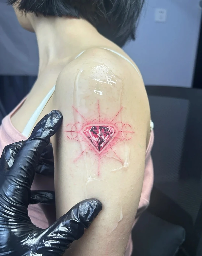 Hình xăm kim cương bản nhỏ cho nữ