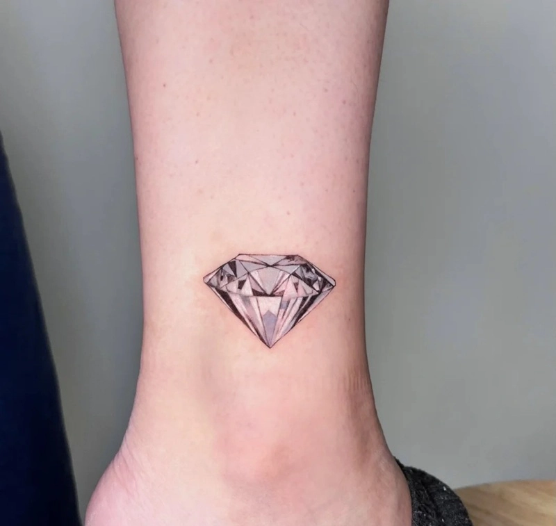 Hình xăm kim cương nghệ thuật dành cho nữ