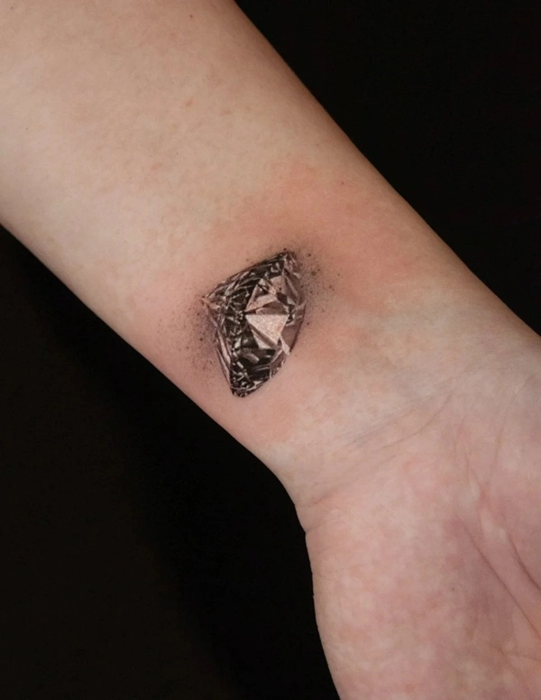 Hình xăm kim cương phong thủy mang ý nghĩa thành công