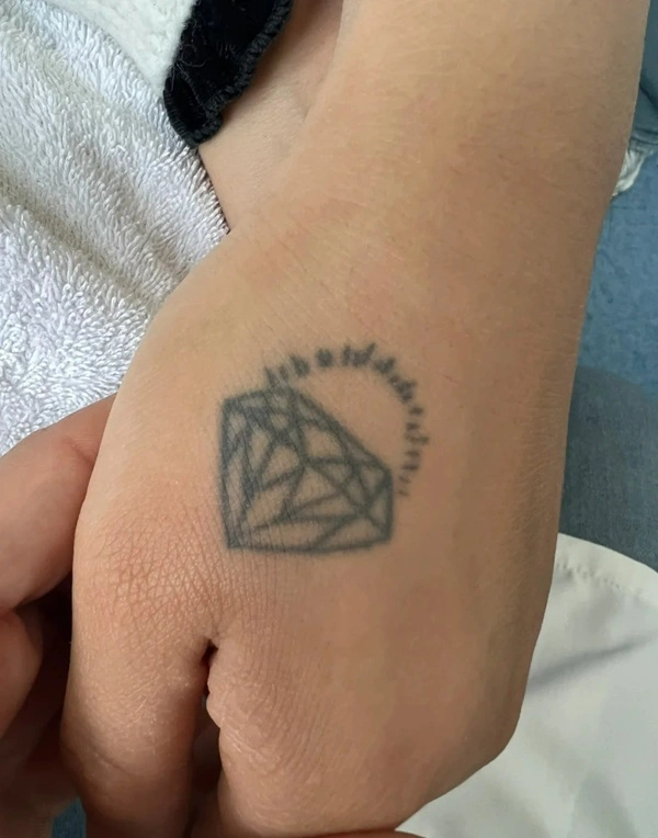 Hình xăm kim cương phong thủy năng lượng mạnh