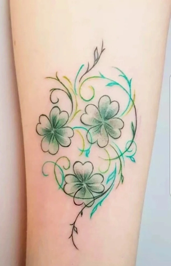 Hình xăm lucky charm bản mảnh