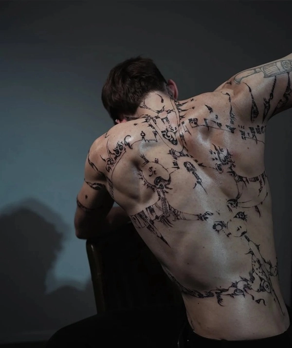 Hình xăm ma thuật nam biểu tượng phép thuật