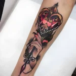 Hình xăm ma thuật nam tạo điểm nhấn mạnh