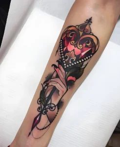 Hình xăm ma thuật nam tạo điểm nhấn mạnh