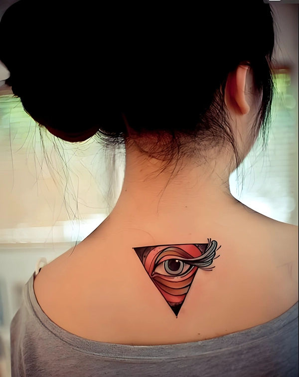 Hình xăm mắt thần nữ mang chiều sâu tâm linh