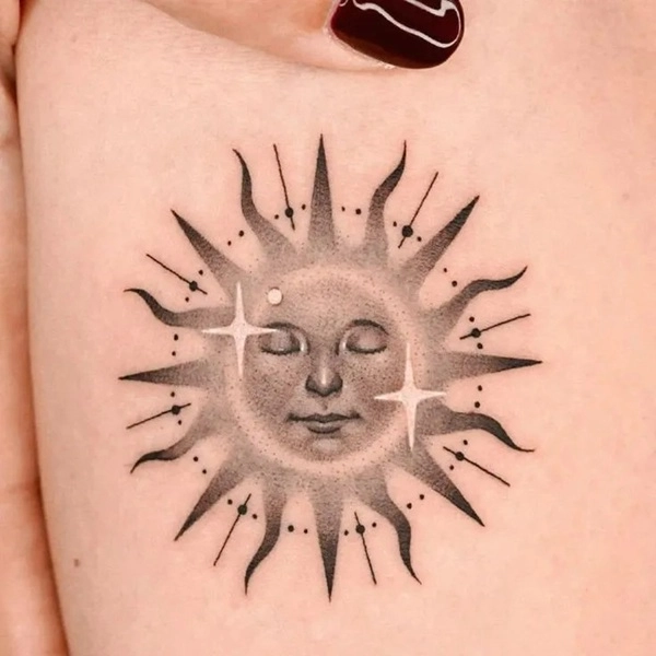 Hình xăm mặt trời phong thủy hợp tuổi