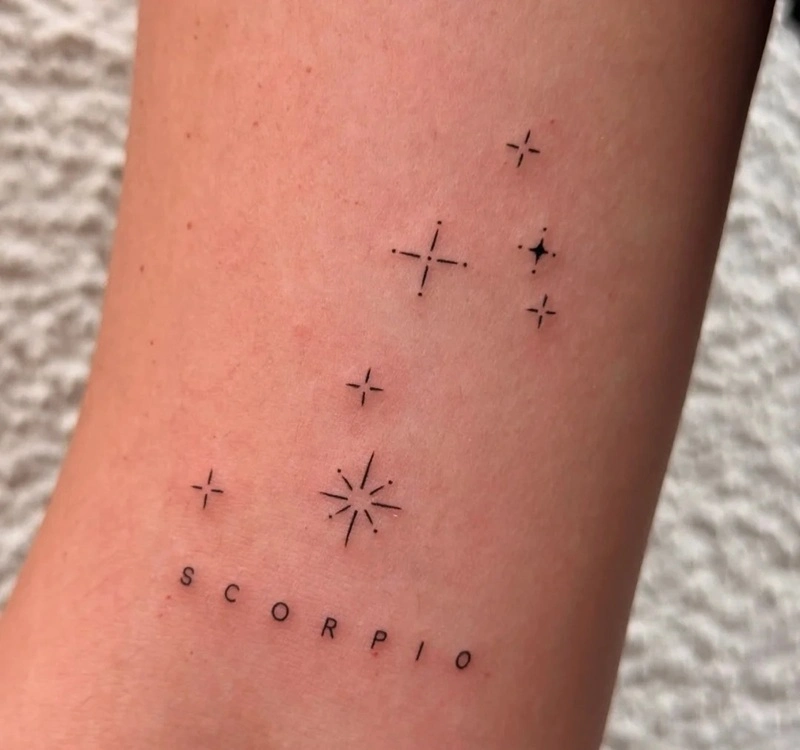 Hình xăm mini phong thủy ở cổ tay