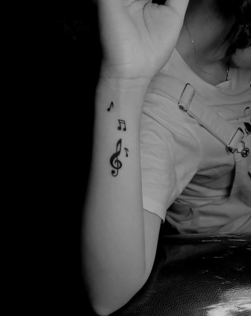 Hình xăm nốt nhạc nữ đẹp tinh tế