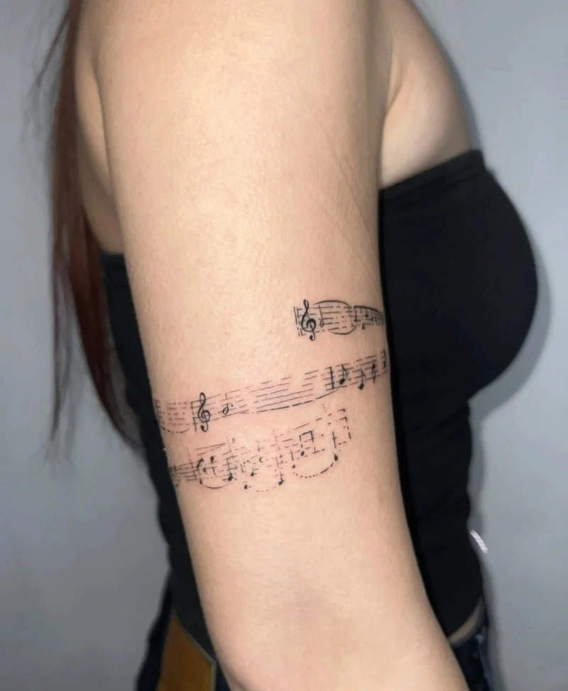 Hình xăm nốt nhạc nữ đường nét mềm mại
