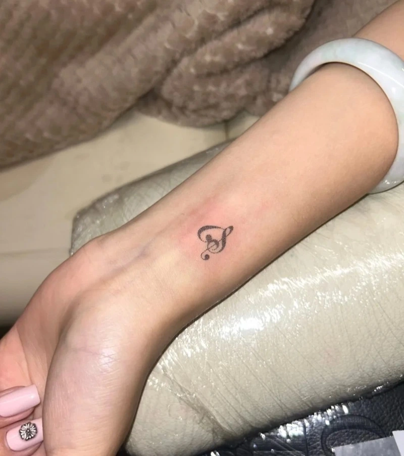 Hình xăm nốt nhạc nữ mang vẻ đẹp nghệ thuật