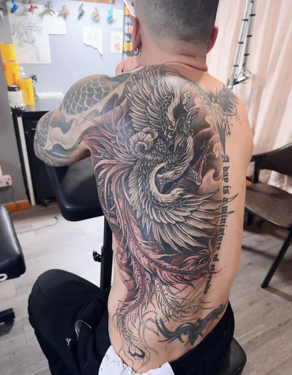 Hình xăm phượng hoàng nam mini nhưng cuốn hút