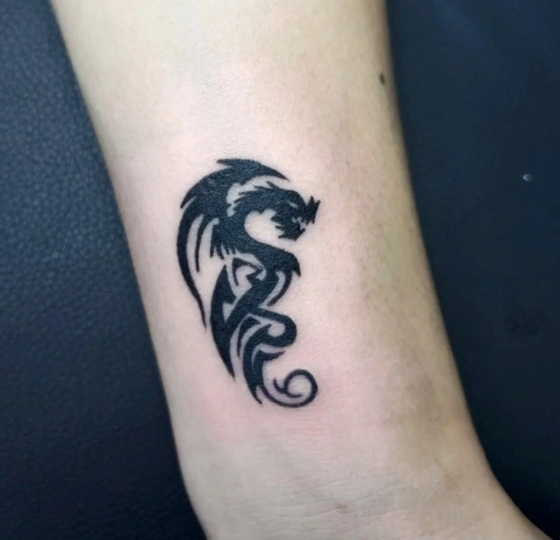 Hình xăm rồng mini kiểu truyền thống