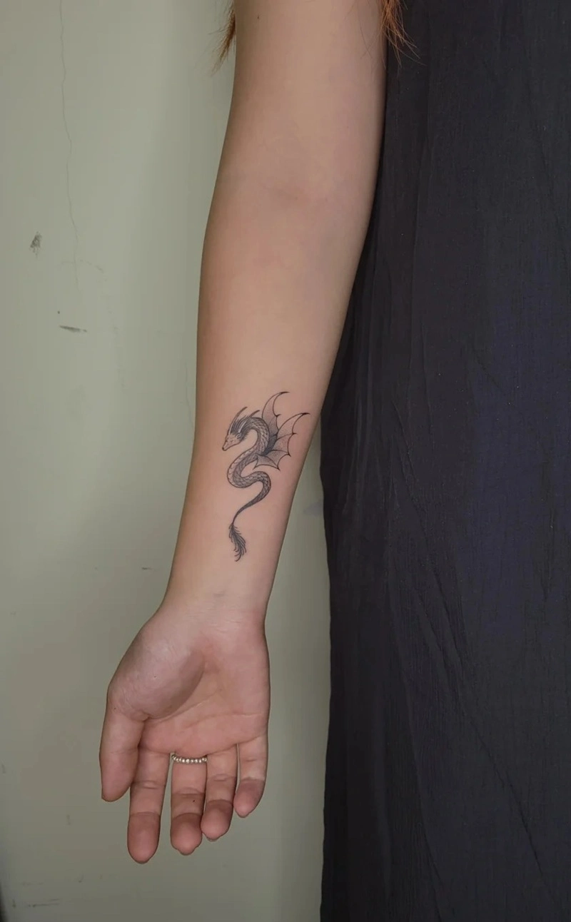Hình xăm rồng mini mang ý nghĩa quyền lực
