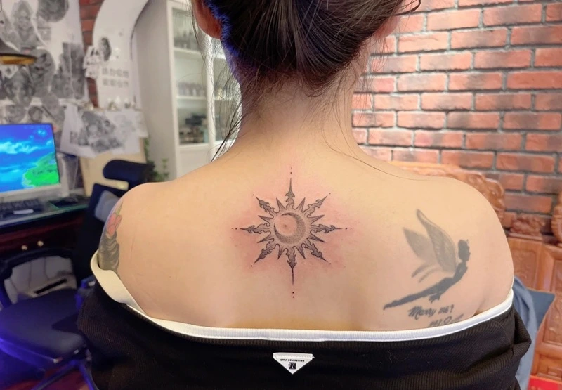 Hình xăm sau gáy phong thủy nổi bật