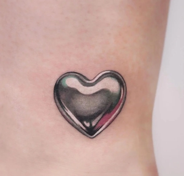 Hình xăm trái tim nữ bản mảnh tinh tế
