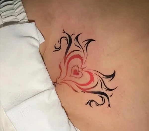 Hình xăm trái tim nữ độc lạ