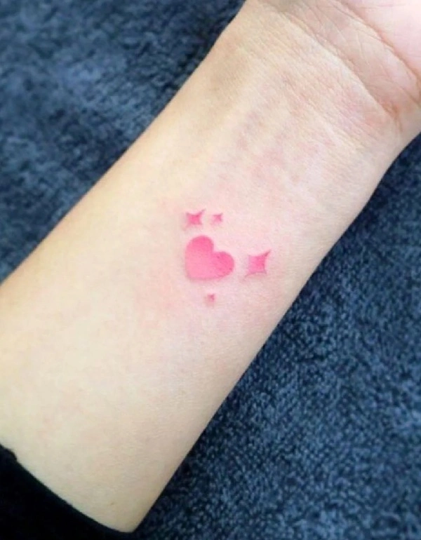Hình xăm trái tim nữ phong cách dễ thương