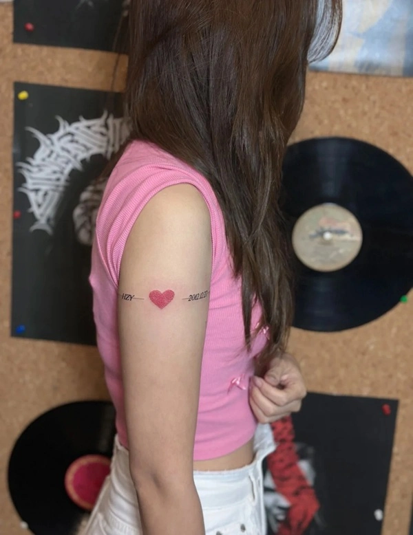 Hình xăm trái tim nữ vẽ tay