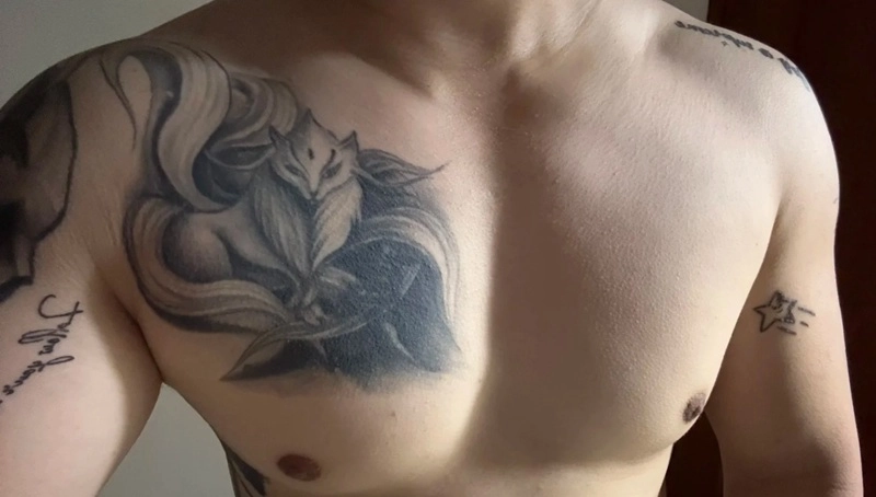 Hình xăm vai phong thủy cá tính mạnh