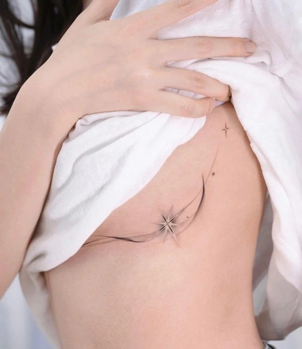 Tattoo bầu trời sao nữ nhẹ nhàng tinh tế