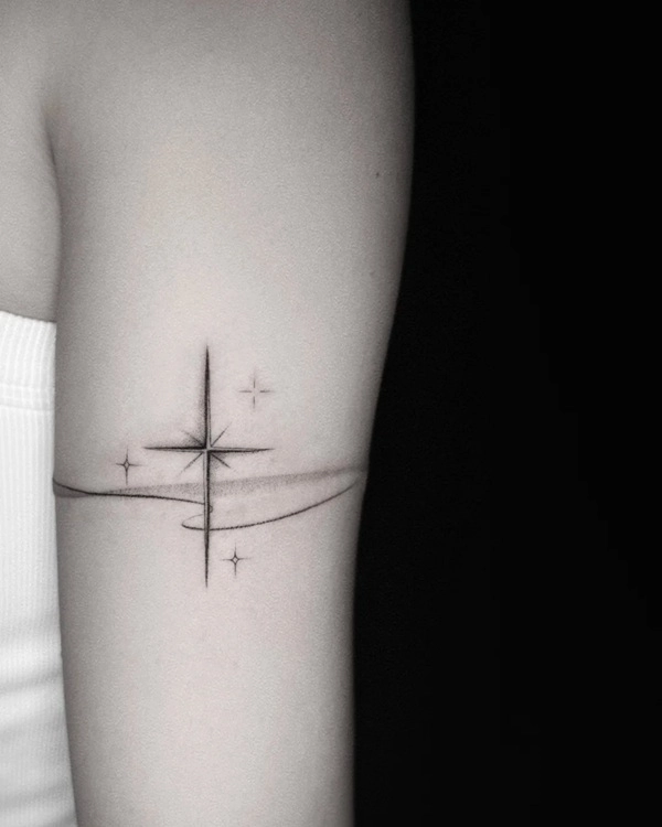 Tattoo bầu trời sao nữ phong cách nghệ sĩ