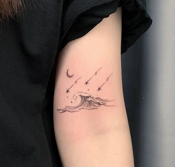 Tattoo bầu trời sao nữ trong đêm