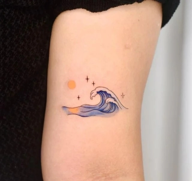 Tattoo biển và sóng nữ dáng mini tinh tế