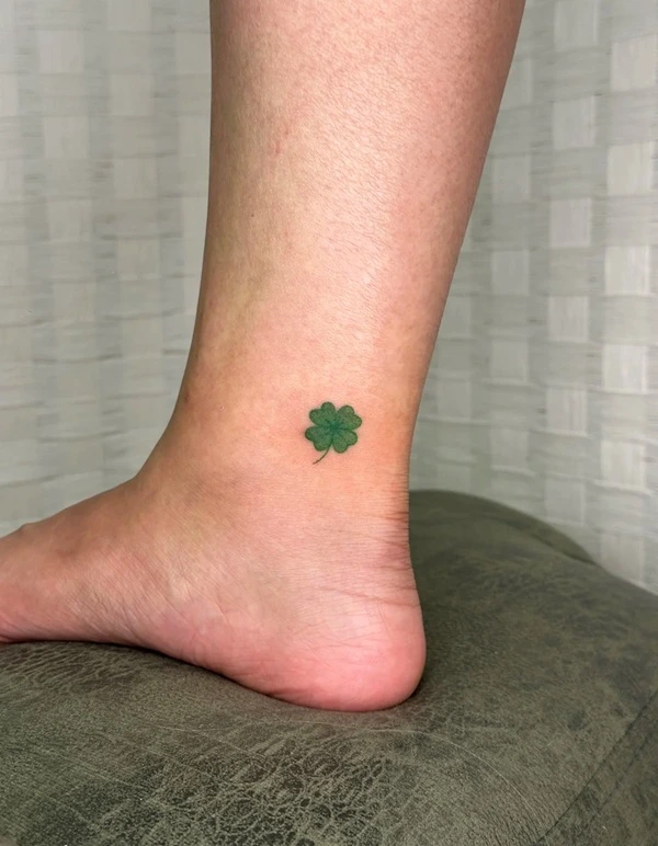 Tattoo biểu tượng may mắn cổ điển