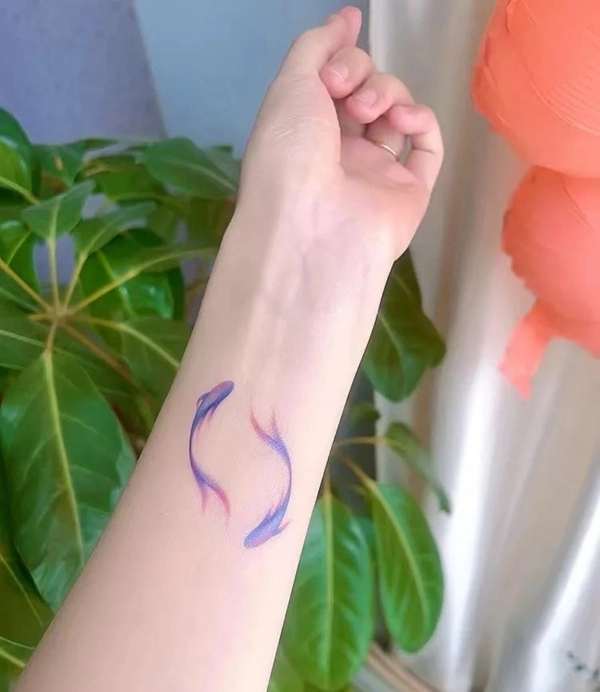Tattoo cá chép mini nhẹ nhàng tinh tế