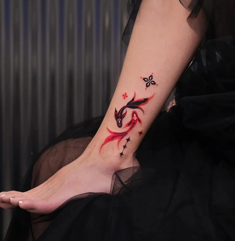 Tattoo chân phong thủy bản nhỏ tinh tế
