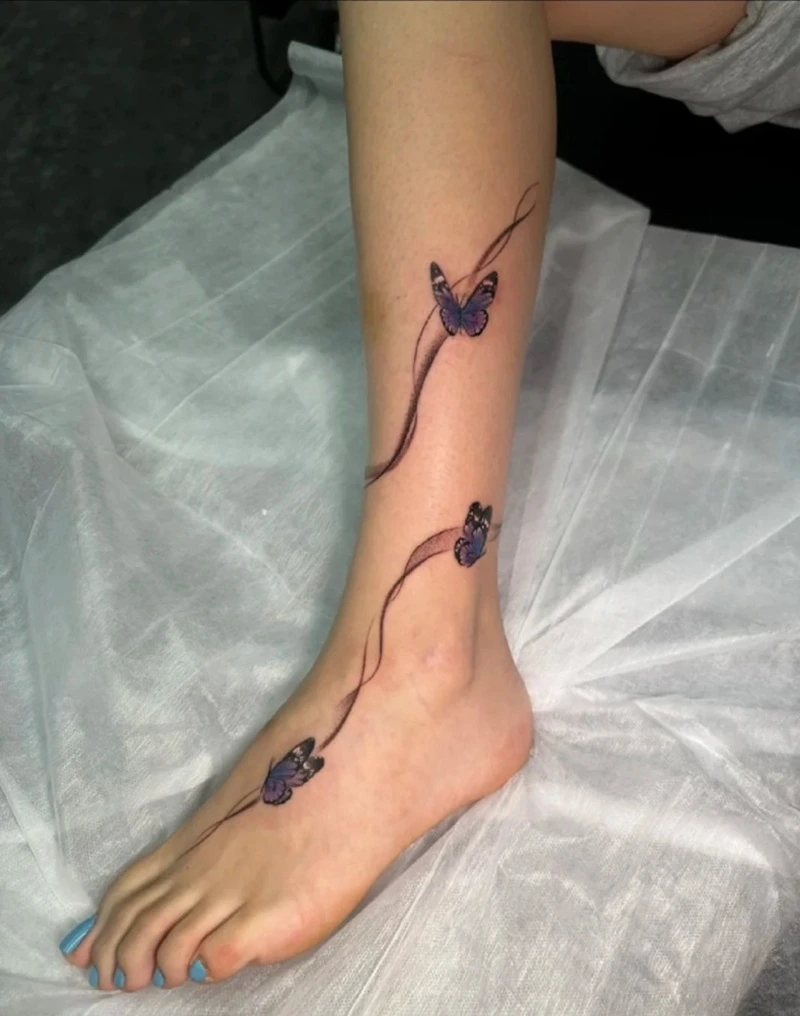 Tattoo chân phong thủy dễ thương nhẹ nhàng