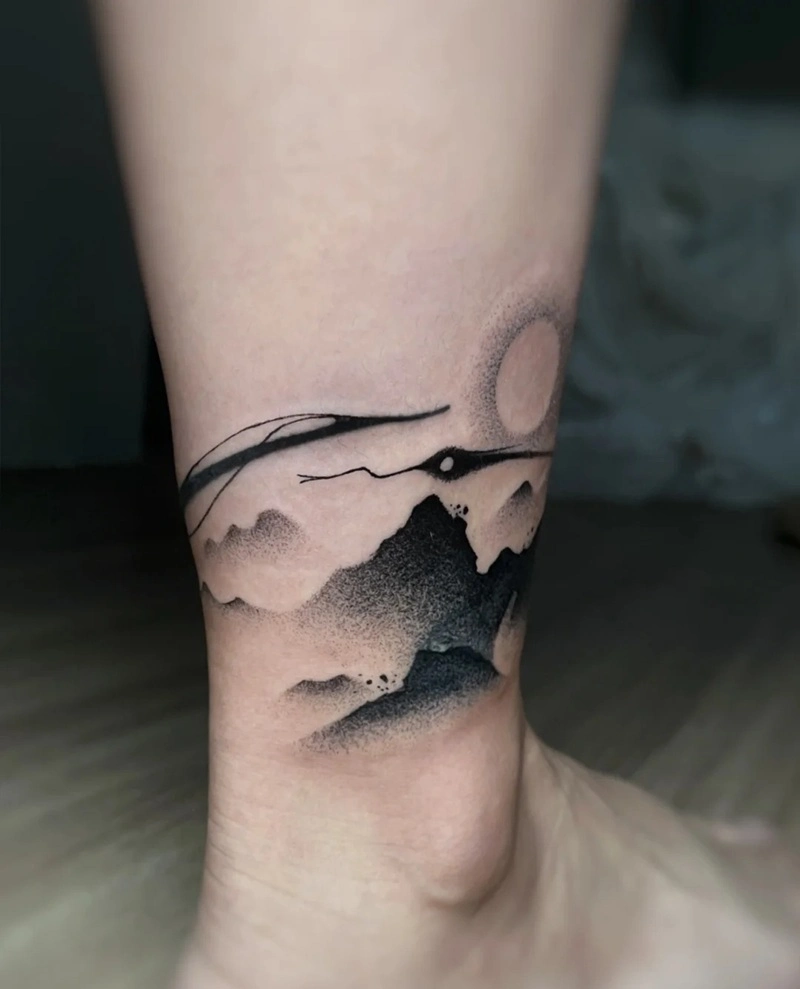 Tattoo chân phong thủy hợp mệnh