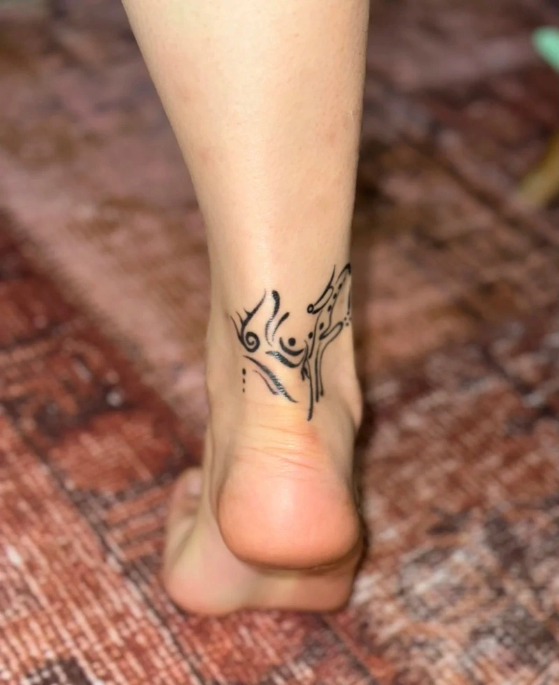 Tattoo chân phong thủy mềm mại tinh xảo