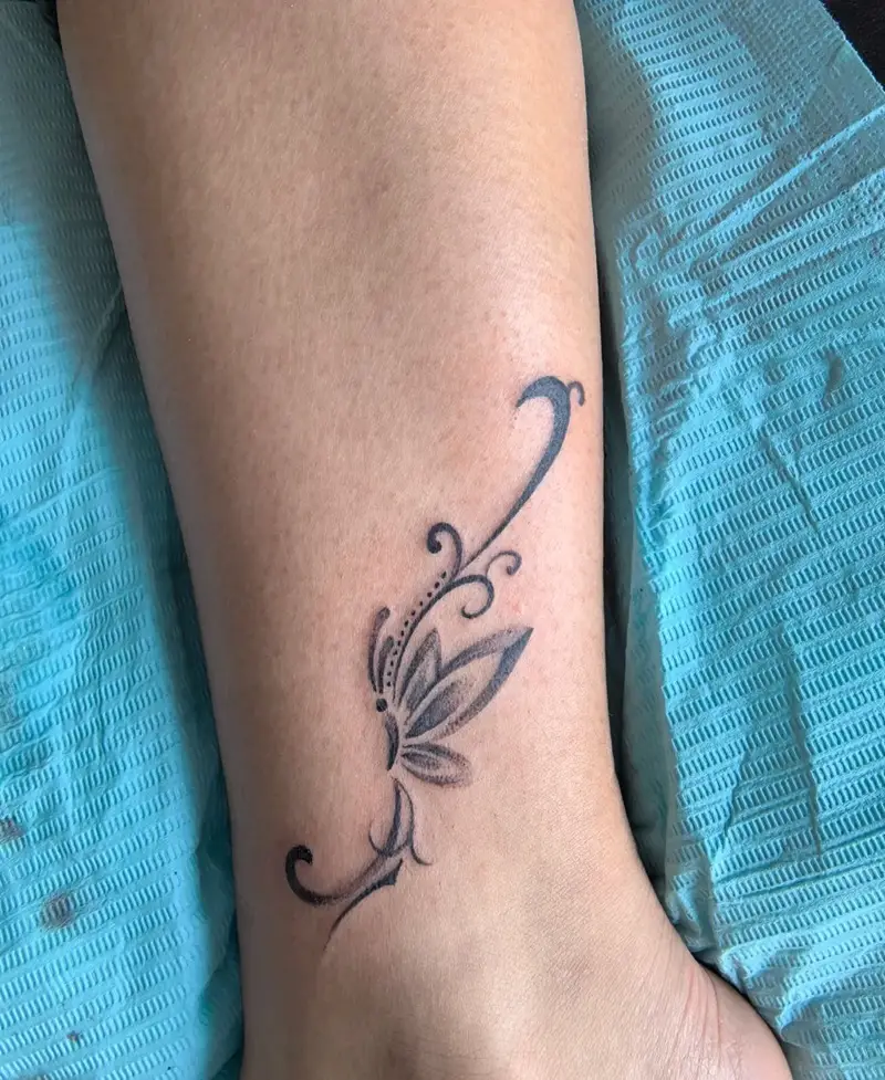 Tattoo chân phong thủy phong cách Á Đông