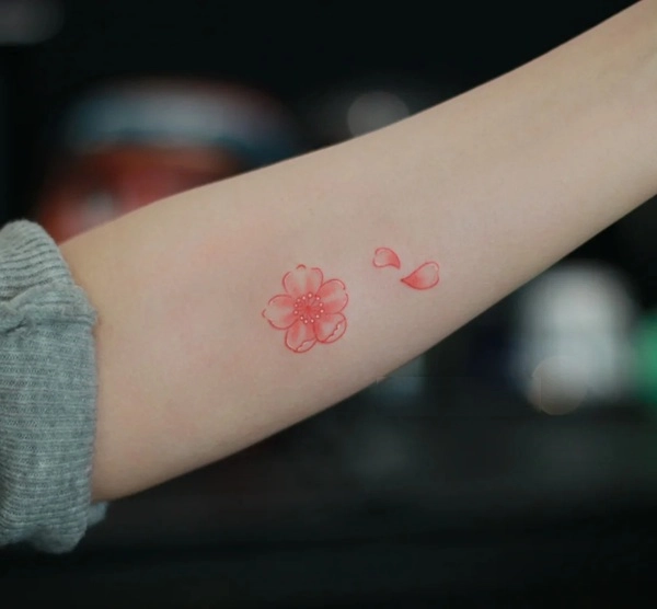 Tattoo cherry blossom tinh tế cho nữ
