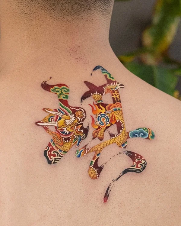 Tattoo chữ và linh vật phối màu hài hòa