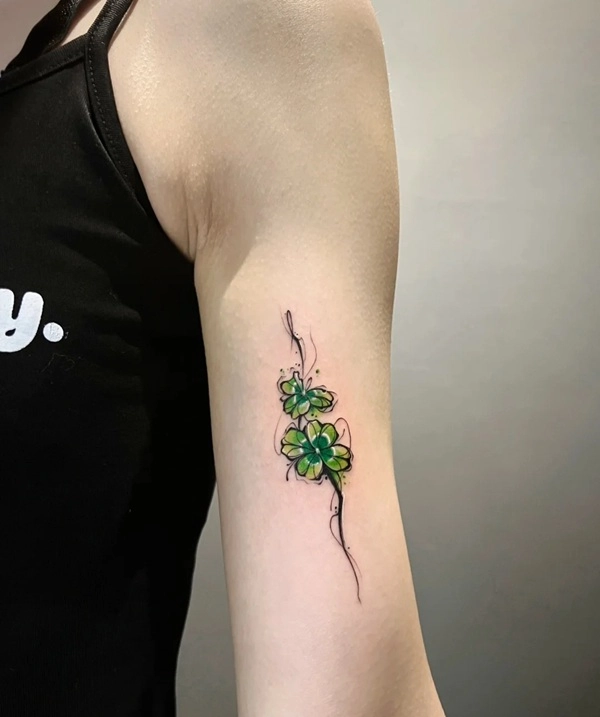 Tattoo cỏ bốn lá may mắn mini