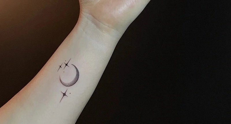 Tattoo cổ tay phong thủy bản nhỏ