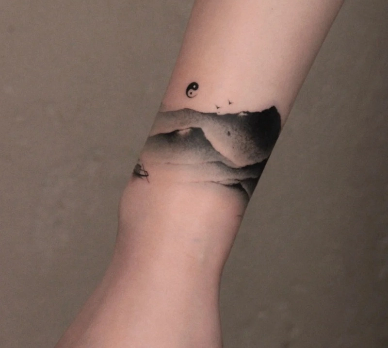 Tattoo cổ tay phong thủy dành cho nam