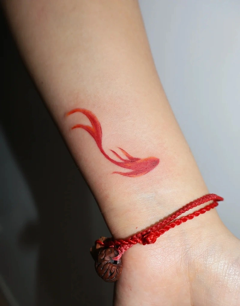 Tattoo cổ tay phong thủy hợp mệnh Thủy