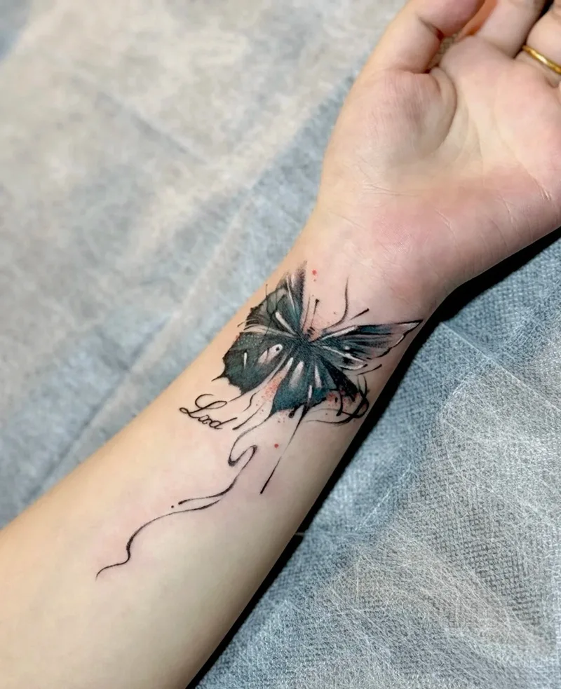 Tattoo cổ tay phong thủy mang may mắn