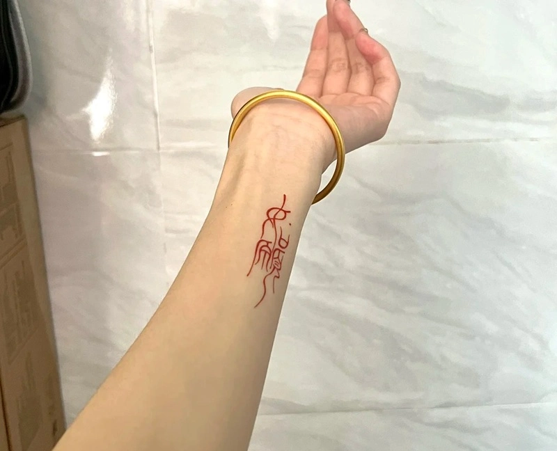 Tattoo cổ tay phong thủy phong cách Nhật