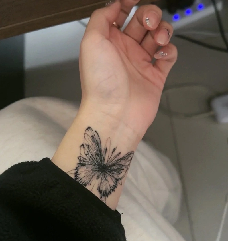 Tattoo cổ tay phong thủy siêu nhỏ