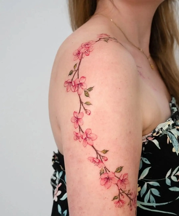 Tattoo hoa anh đào nở đẹp cho nữ